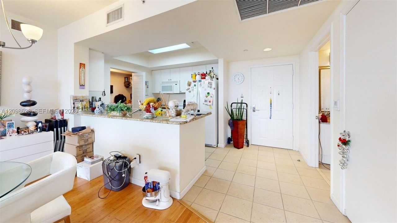 19501 W Country Club Dr, Unit 2505, Aventura, FL 33180 Photo