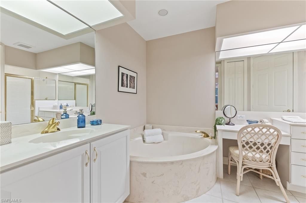 4970 Westchester Ct, Unit 4202, Naples, FL 34105 Photo