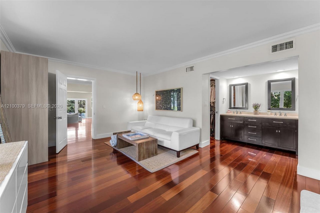8 Pinta Rd , Miami, FL 33133 Photo