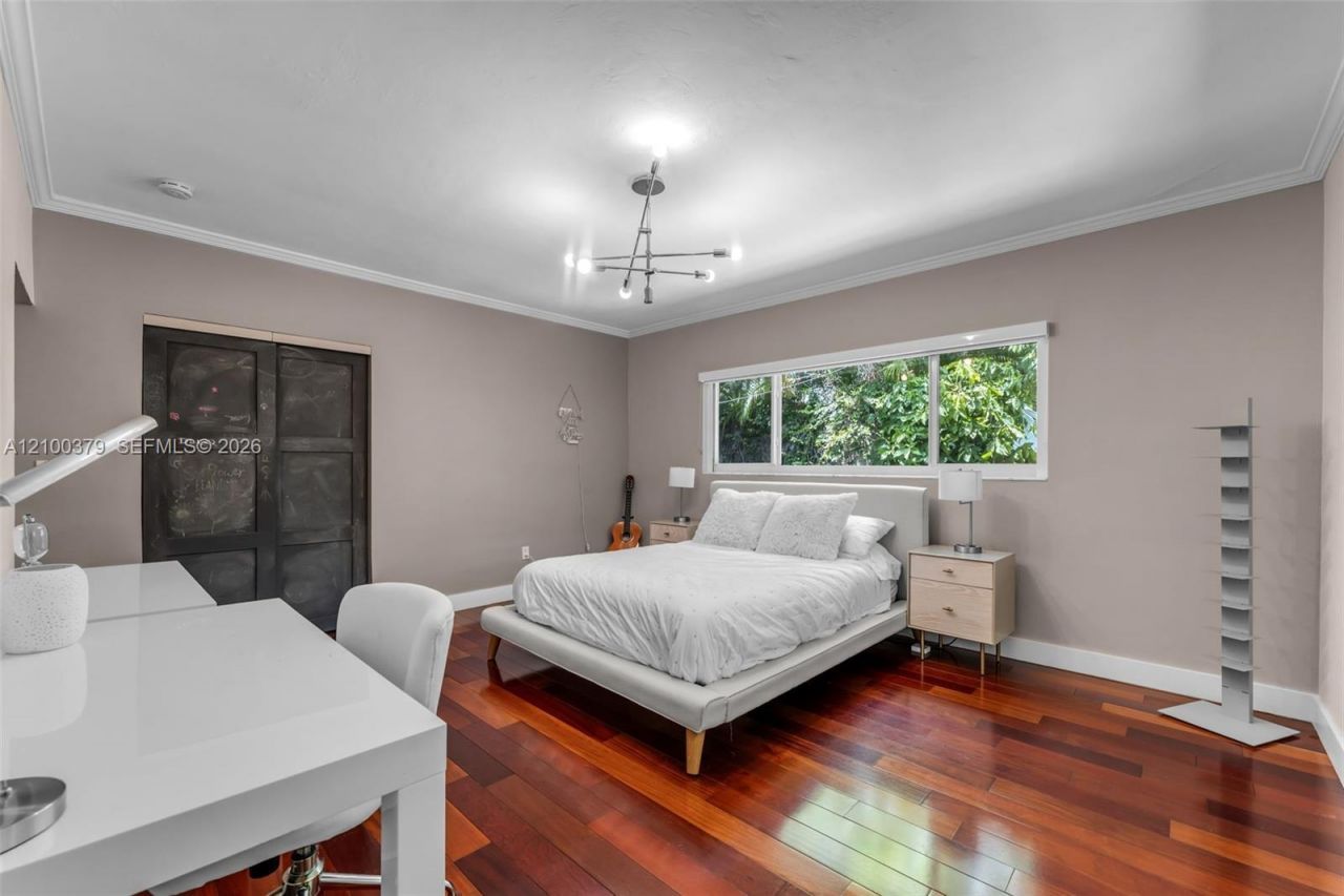 8 Pinta Rd , Miami, FL 33133 Photo