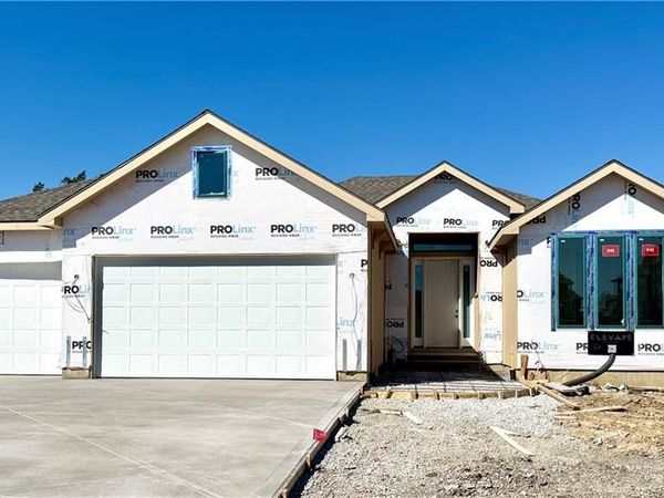 8404 NW 90th Terrace, Kansas City, MO 64153