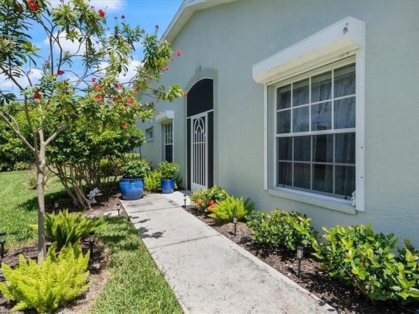 5485 Whitten DR, NAPLES, FL 34104