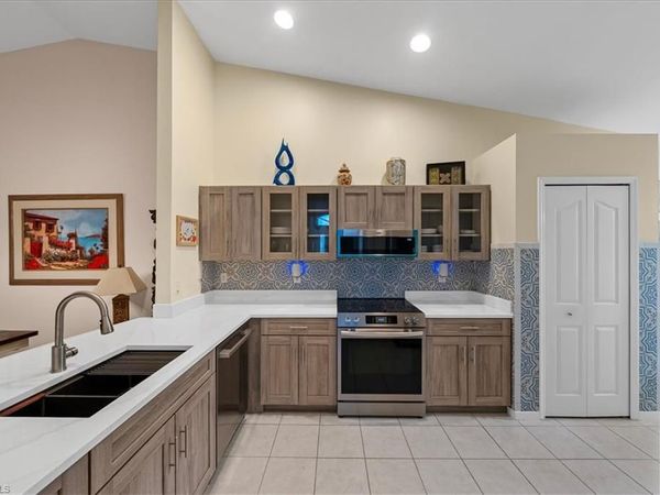 5485 Whitten DR, NAPLES, FL 34104