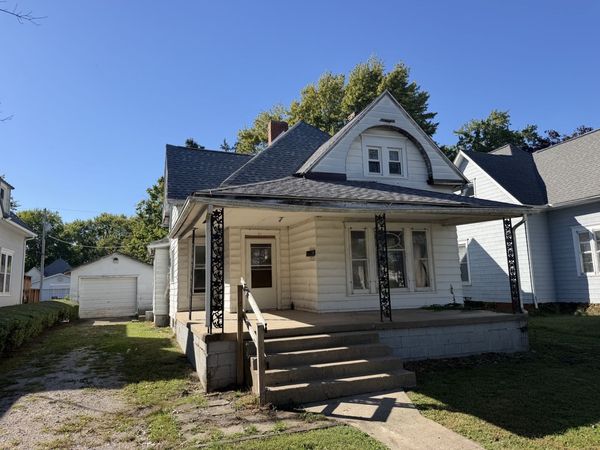 10 N Oak Street , Villa Grove, IL 61956