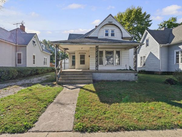 10 N Oak Street, Villa Grove, IL 61956