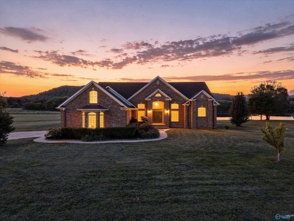 95 Cedar Trace Drive, Hartselle, AL 35640