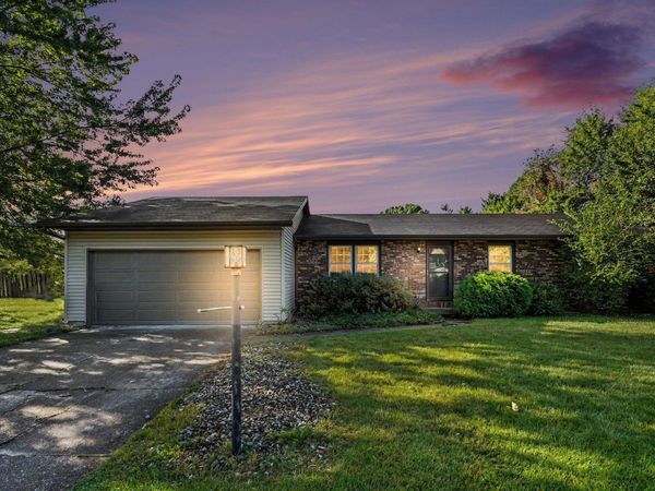 22042 Sandybrook Drive, South Bend, IN 46628