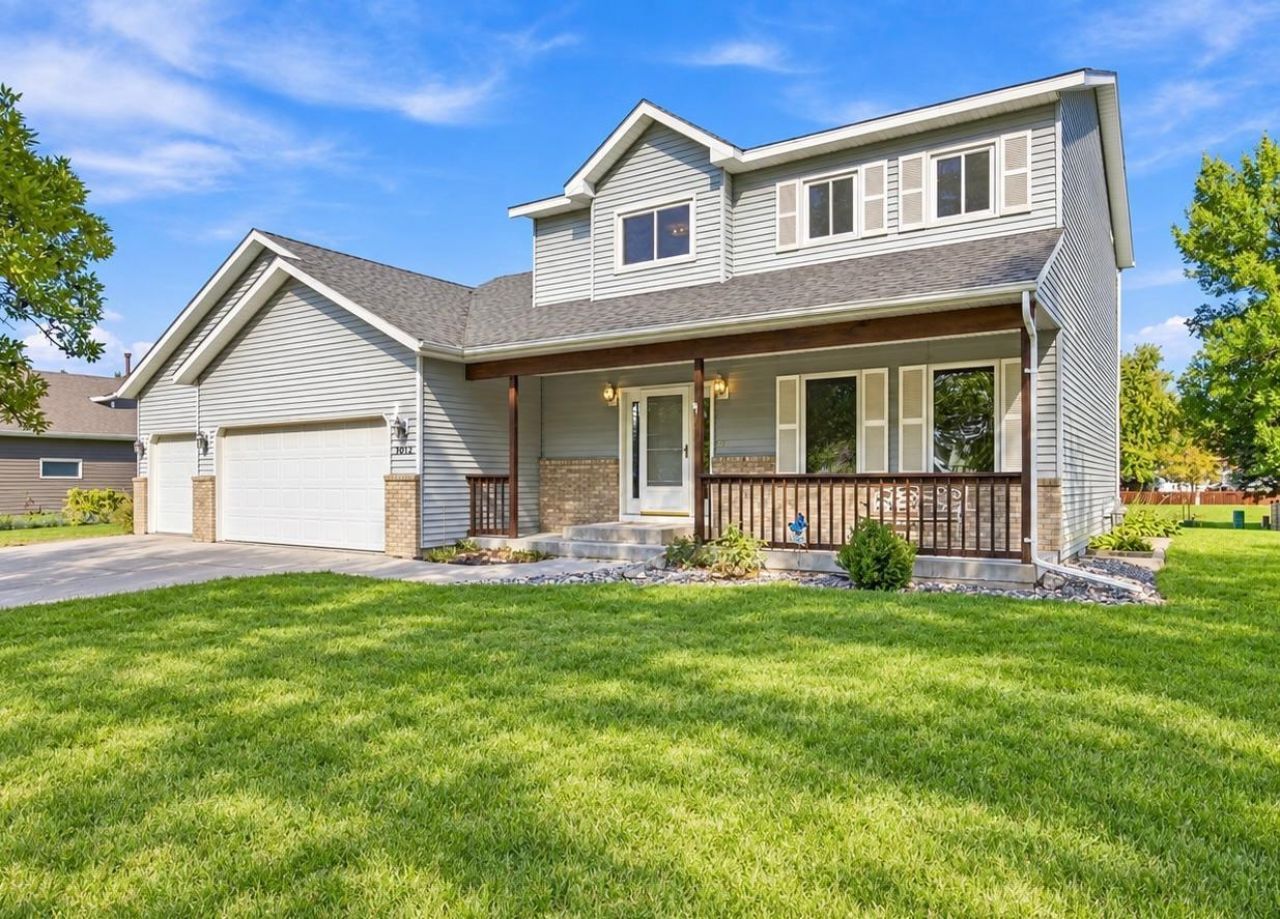 1014 Sommerset Drive, West Fargo, ND 58078 Main Photo