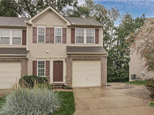 1344 Wellingshire Circle, Cuyahoga Falls, OH 44221
