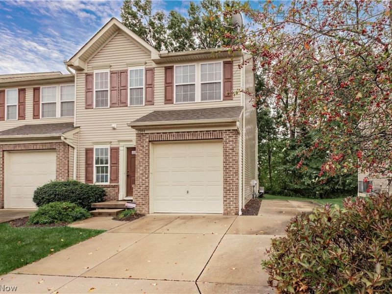 1344 Wellingshire Circle, Cuyahoga Falls, OH 44221 Photo 2