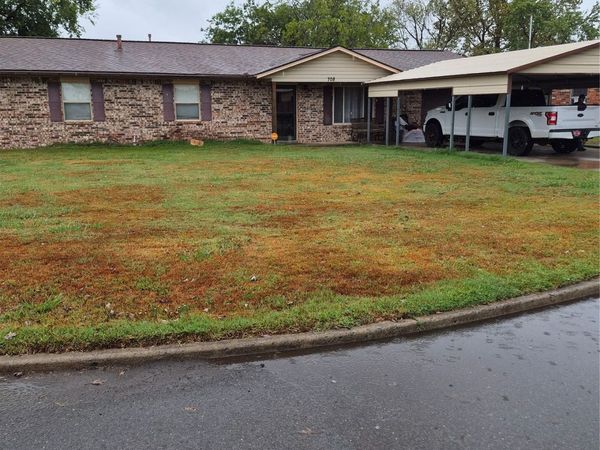 708 SE 3rd Street SE, Checotah, OK 74426
