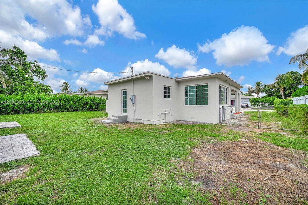 1135 NW 109th St , Miami, FL 33168 Photo