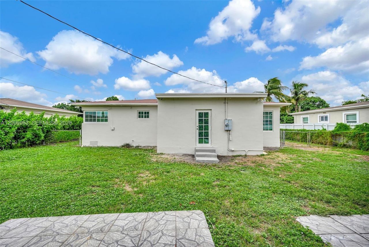 1135 NW 109th St , Miami, FL 33168 Photo