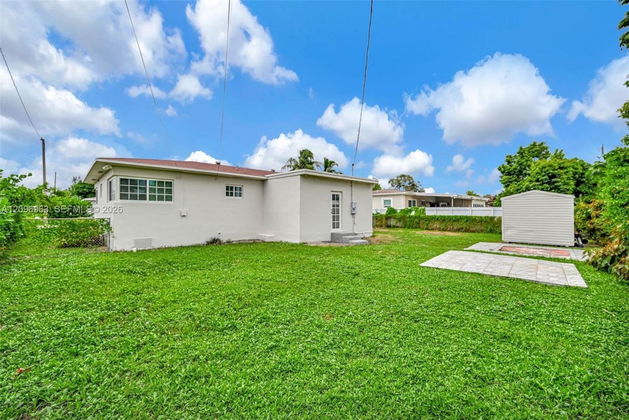 1135 NW 109th St , Miami, FL 33168 Photo