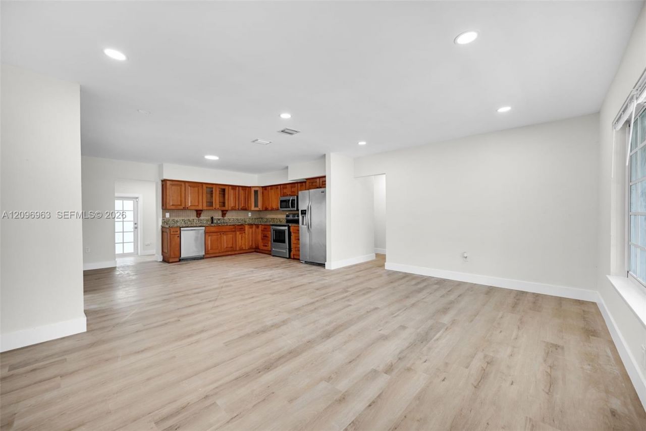 1135 NW 109th St , Miami, FL 33168 Photo