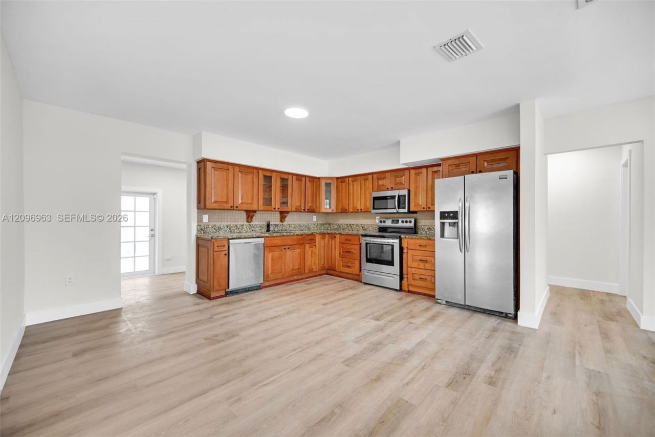 1135 NW 109th St , Miami, FL 33168 Photo