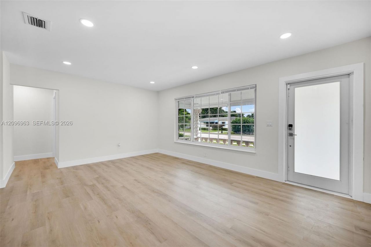 1135 NW 109th St , Miami, FL 33168 Photo