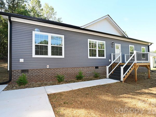 2063 Vance Street , Newton, NC 28658