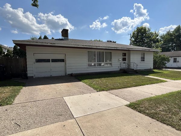 920 Zeisler St, La Crosse, WI 54601