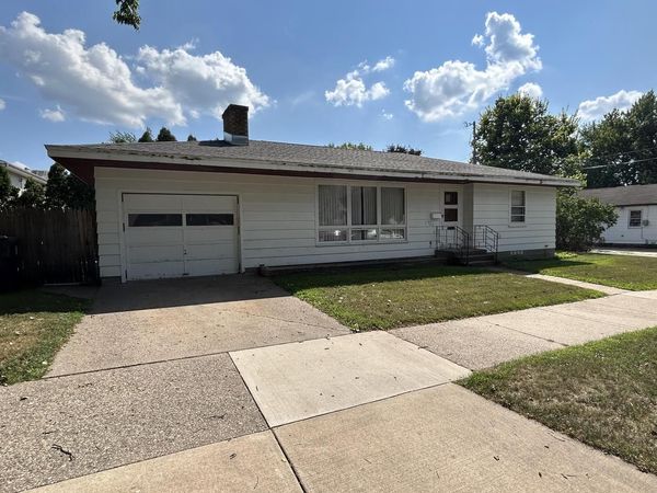 920 Zeisler STREET, La Crosse, WI 54601