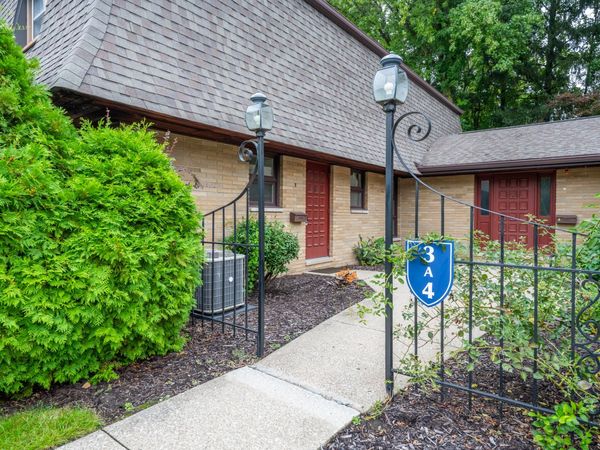 2727 S Lakeshore Drive, Unit 3, St. Joseph, MI 49085