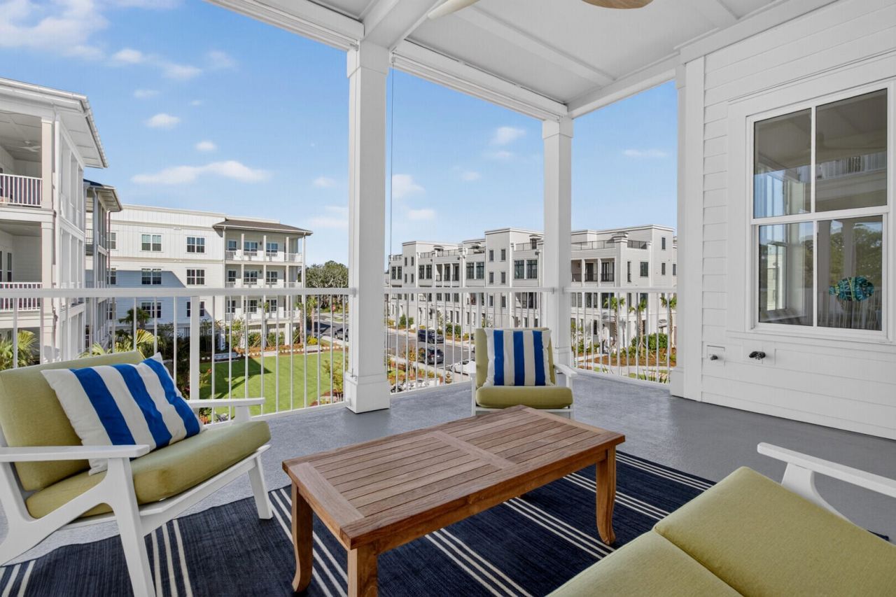 320 Longshore Street Photo 15