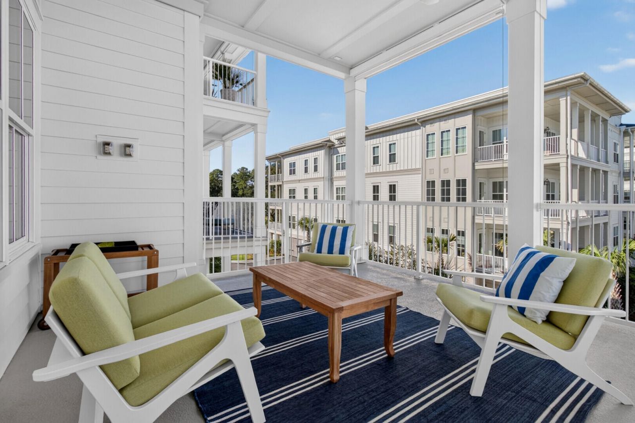 320 Longshore Street Photo 16