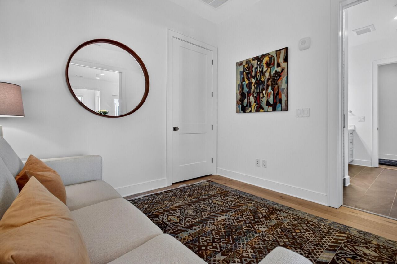320 Longshore Street Photo 26