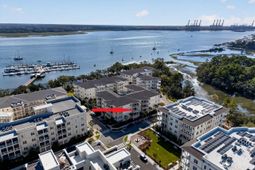 320 Longshore Street photo 4