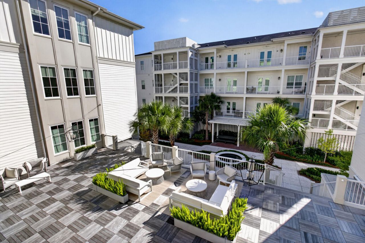 320 Longshore Street Photo 32