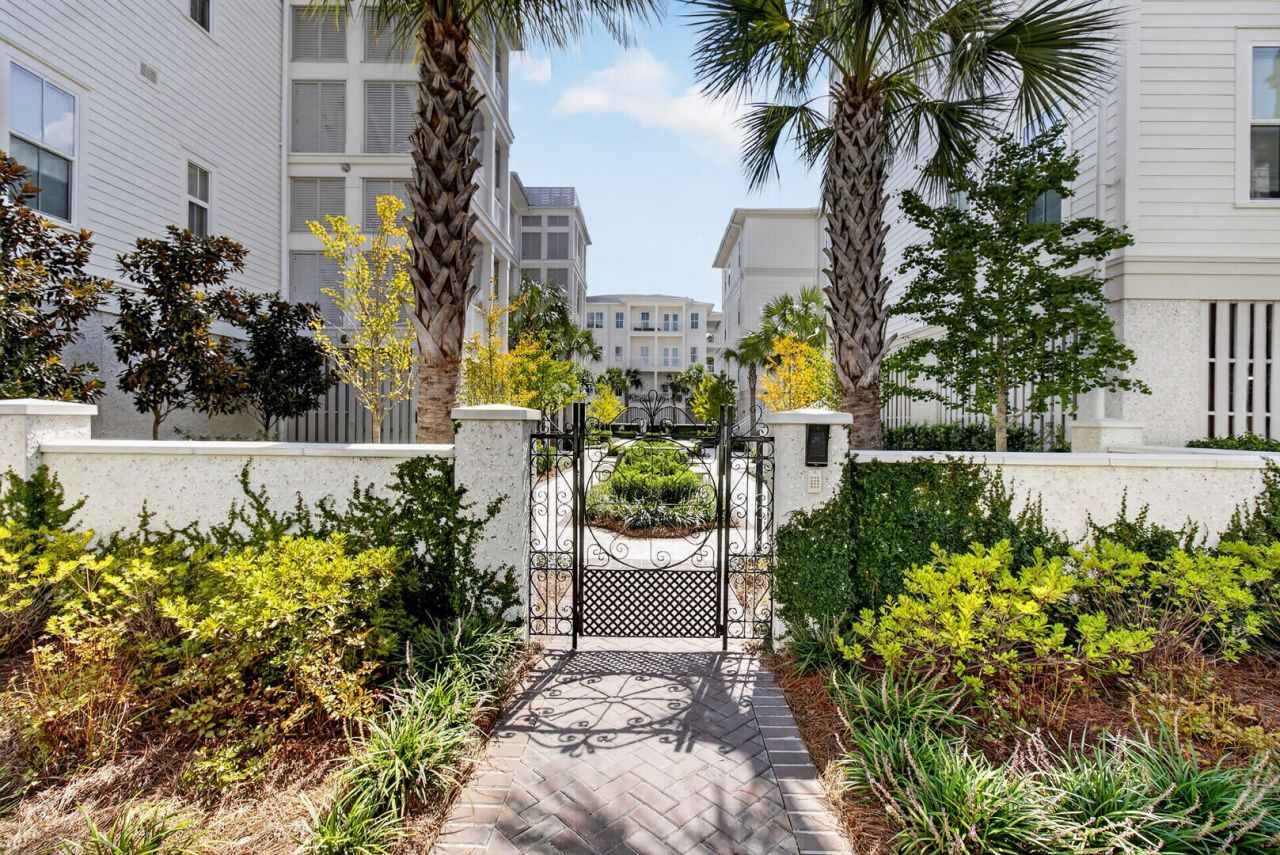 320 Longshore Street Photo 33