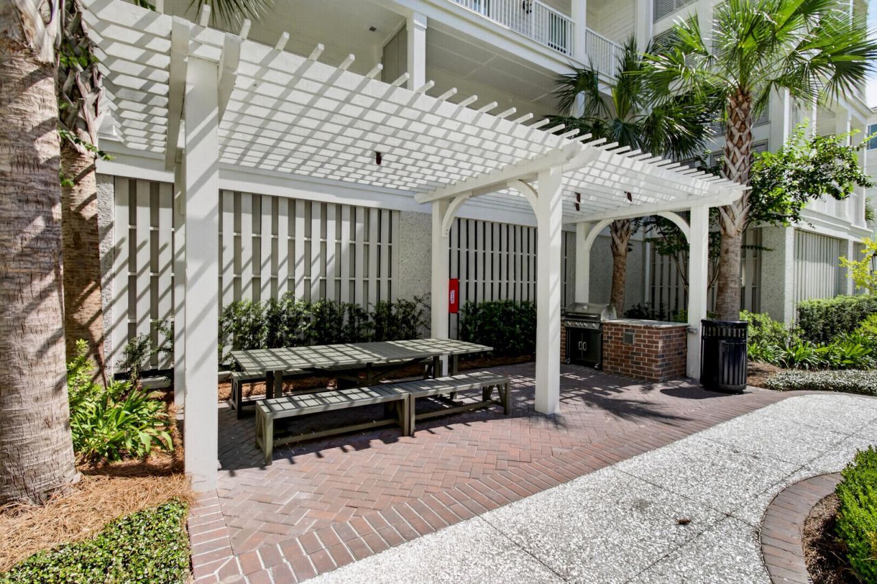 320 Longshore Street Photo 34