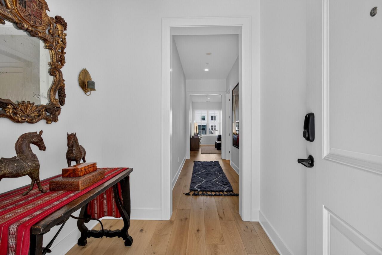 320 Longshore Street Photo 6