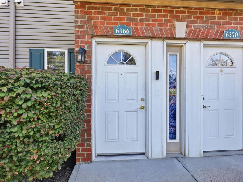 6366 Edgecreek Lane, Columbus, OH 43231 Photo 2