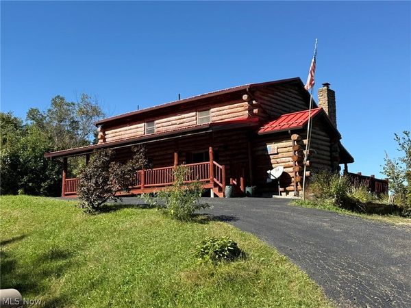 5887 Green Ridge Road SE, New Philadelphia, OH 44663