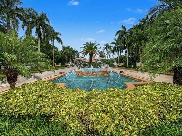 2304 Lucaya Ln, Unit N4, Coconut Creek, FL 33066