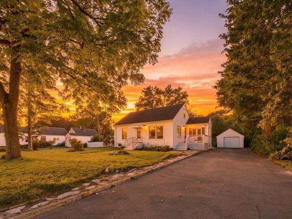 2359 Victoria Street N, Roseville, MN 55113