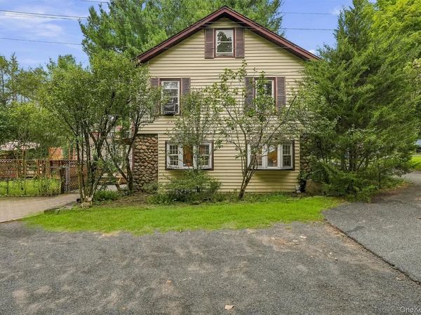 164 Woodland Avenue , Pearl River, NY 10965