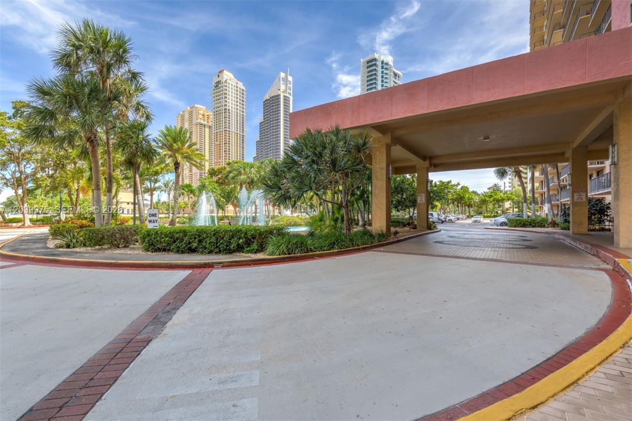 210 174th St , Unit 309, Sunny Isles Beach, FL 33160 Photo