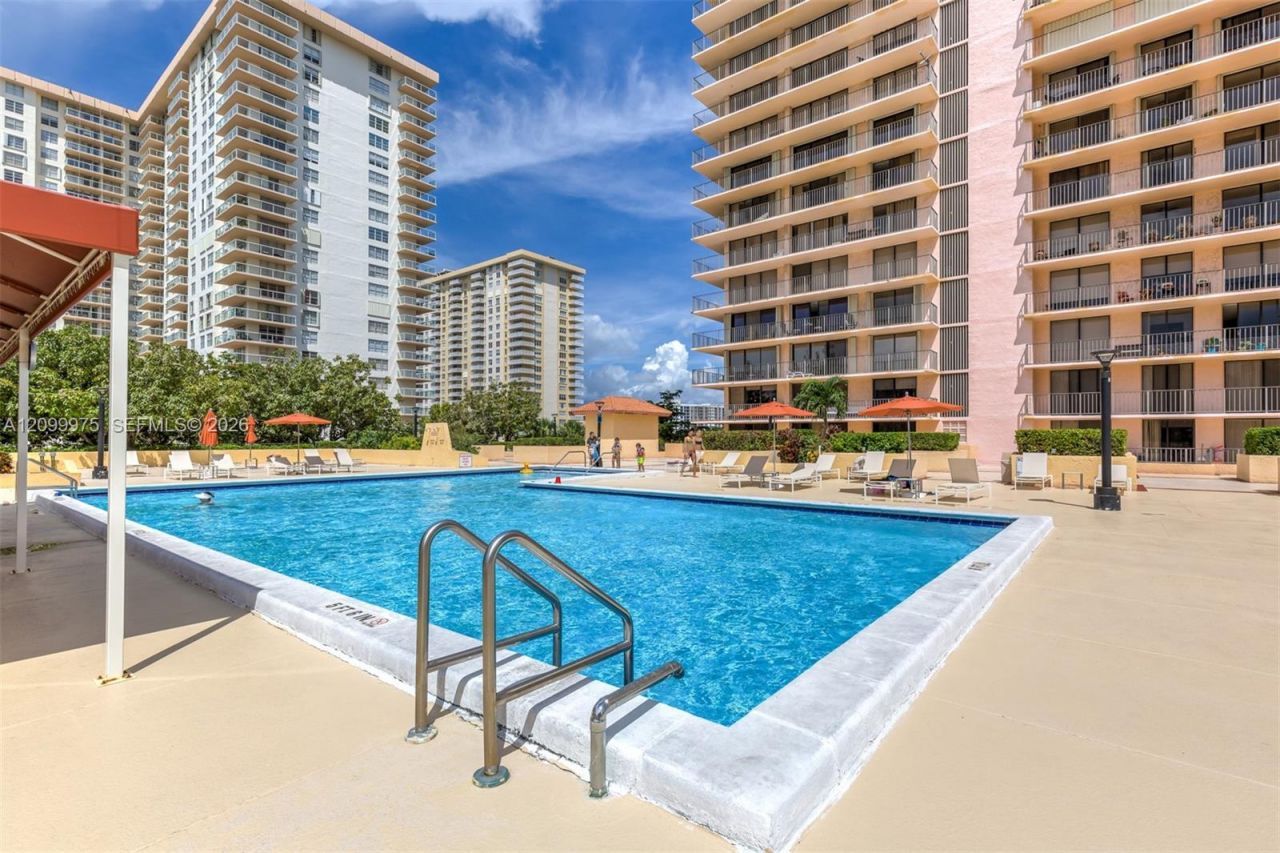 210 174th St , Unit 309, Sunny Isles Beach, FL 33160 Photo