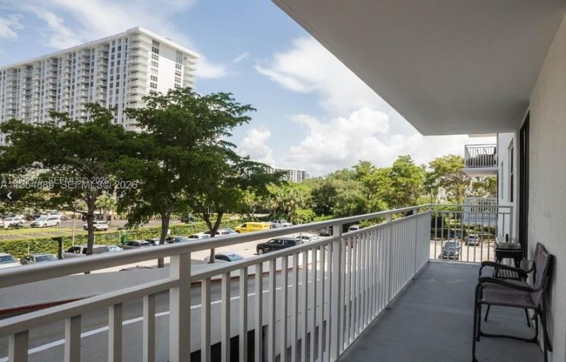 210 174th St , Unit 309, Sunny Isles Beach, FL 33160 Photo