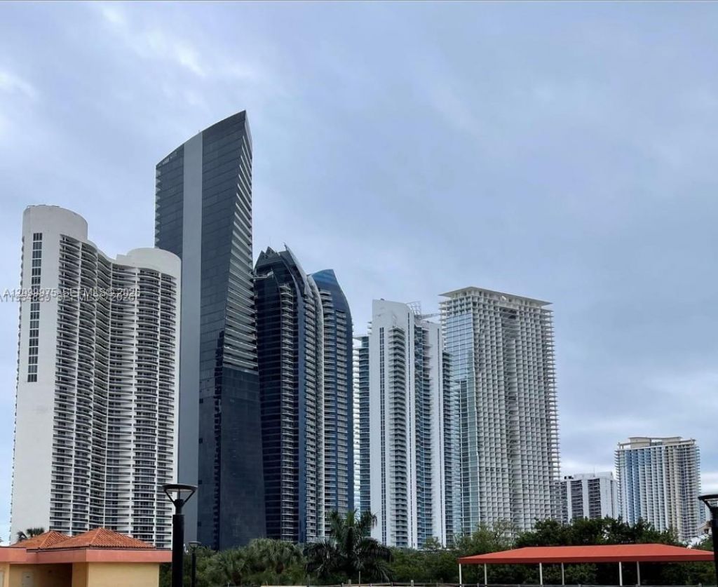 210 174th St , Unit 309, Sunny Isles Beach, FL 33160 Photo