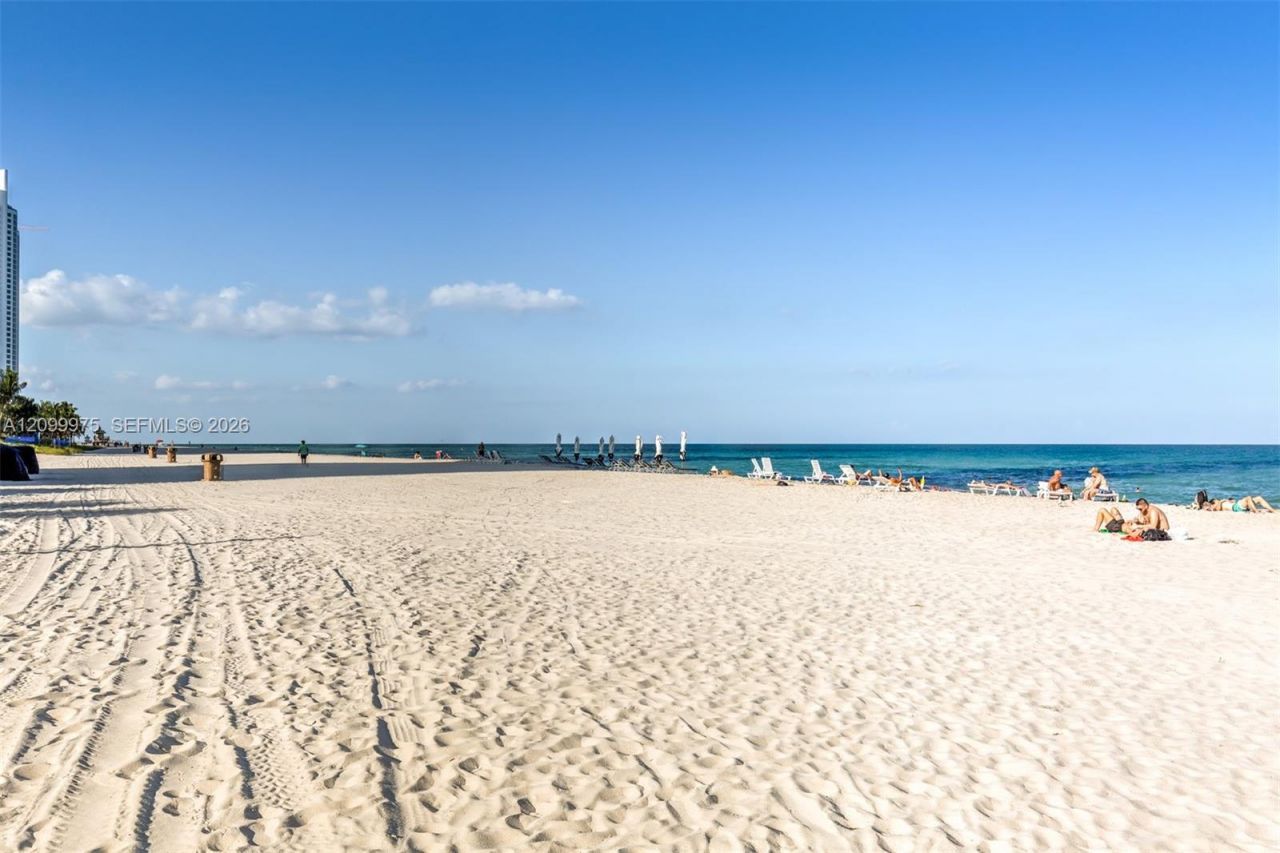 210 174th St , Unit 309, Sunny Isles Beach, FL 33160 Photo