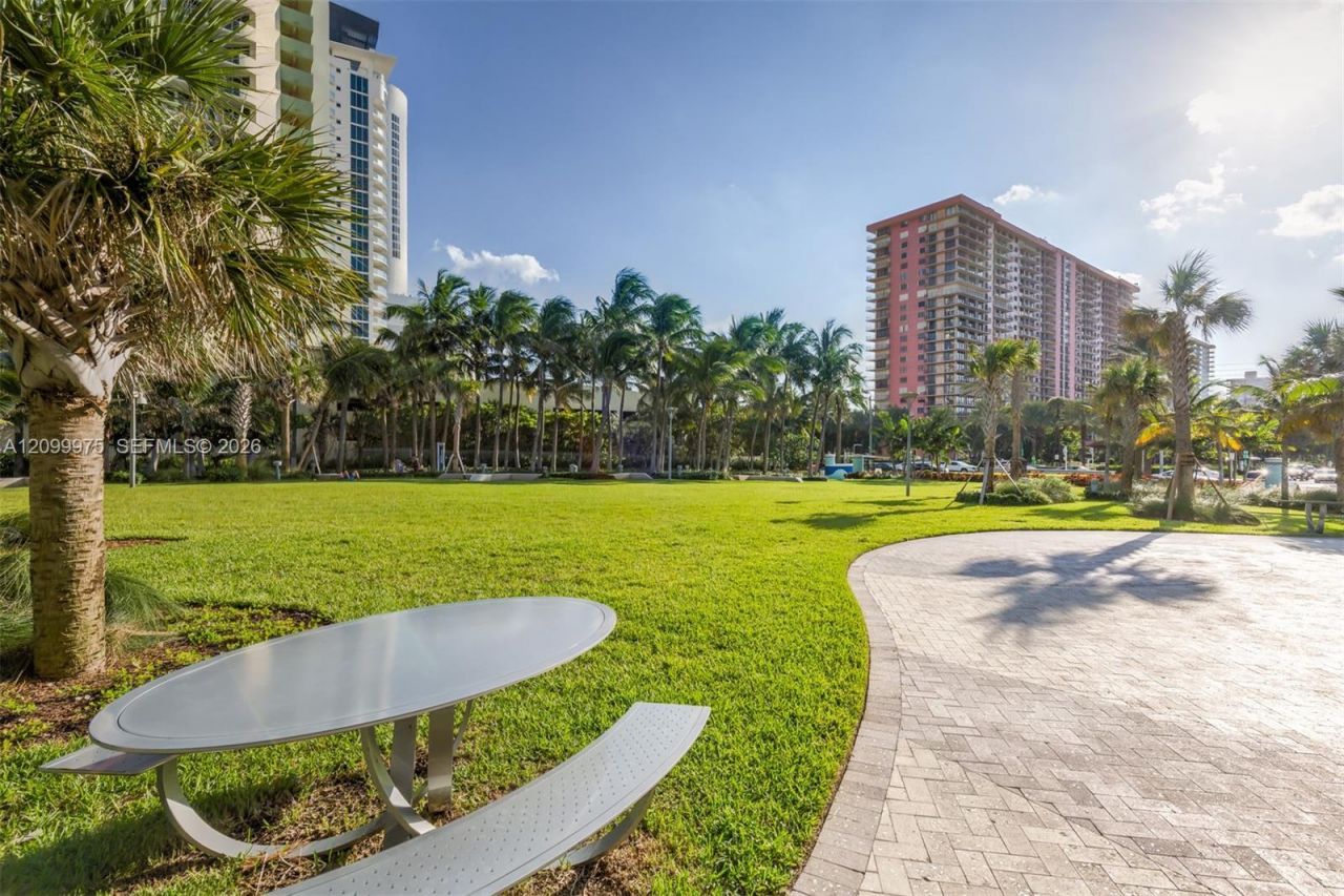 210 174th St , Unit 309, Sunny Isles Beach, FL 33160 Photo