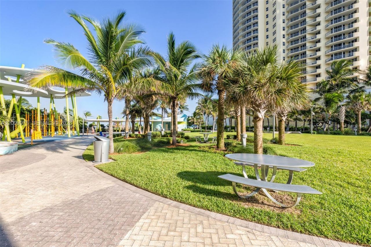 210 174th St , Unit 309, Sunny Isles Beach, FL 33160 Photo