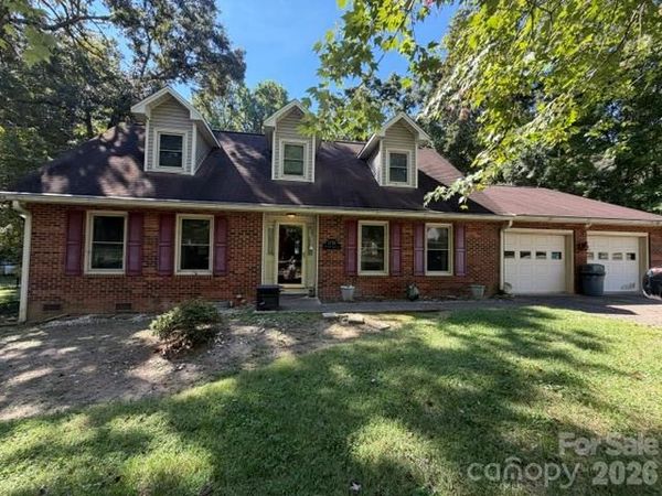 1750 29th Avenue Place NE, Hickory, NC 28601