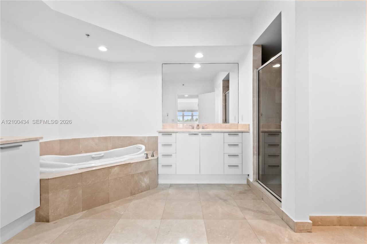 14951 Royal Oaks Ln , Unit 709, North Miami, FL 33181 Photo