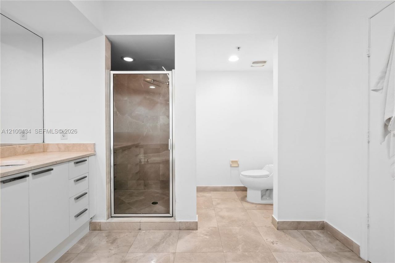14951 Royal Oaks Ln , Unit 709, North Miami, FL 33181 Photo