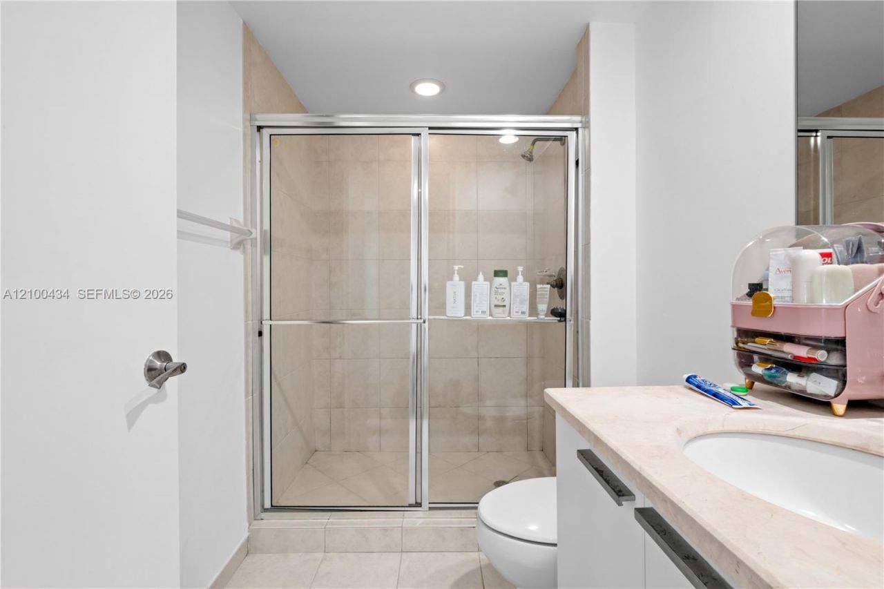 14951 Royal Oaks Ln , Unit 709, North Miami, FL 33181 Photo