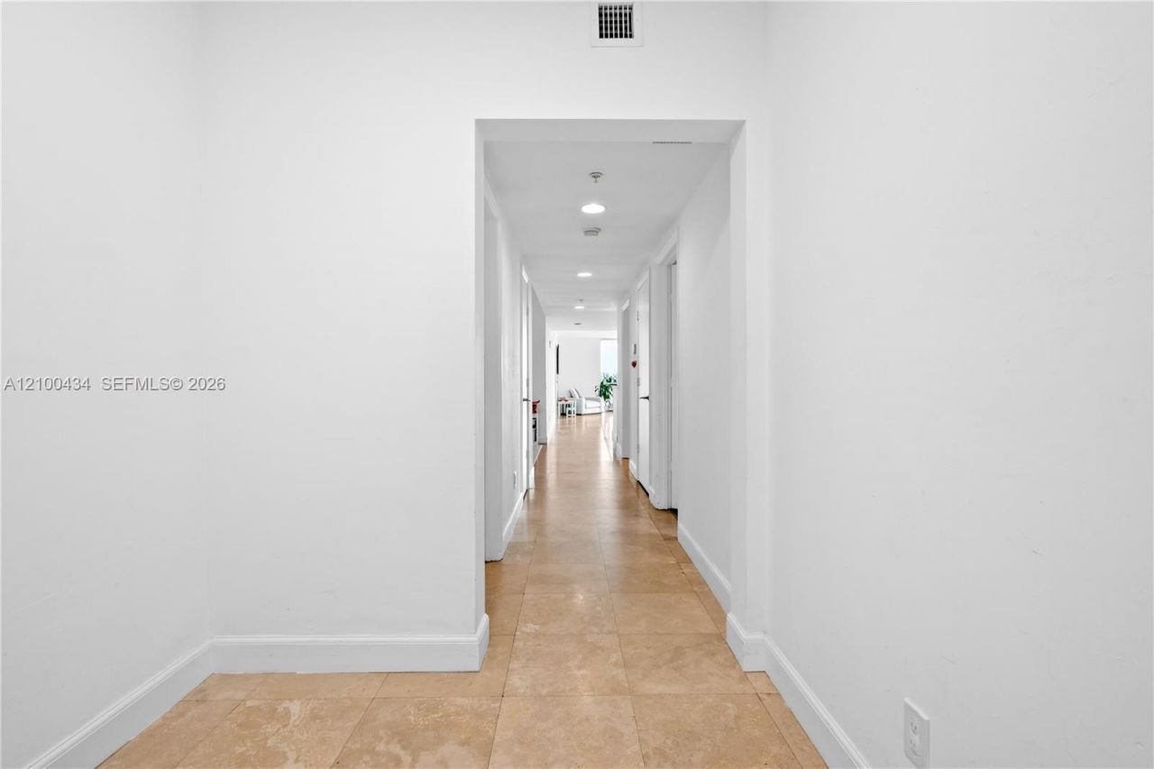 14951 Royal Oaks Ln , Unit 709, North Miami, FL 33181 Photo